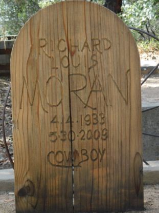 [Picture of Richard Moran grave]